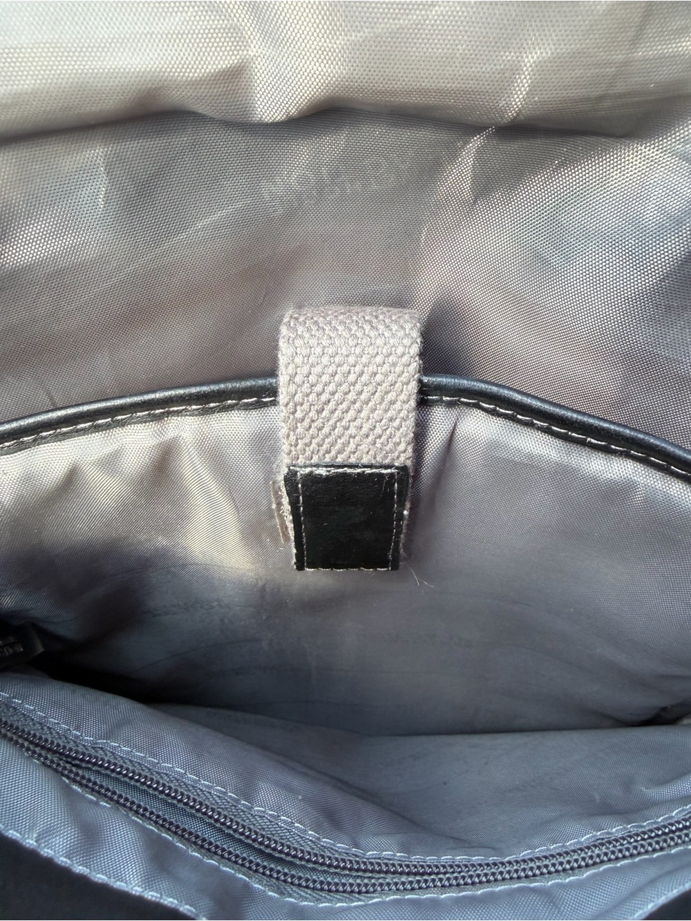 Kenneth Cole Reaction Black Leather Messenger Bag 11”X11” - Picture 13 of 16